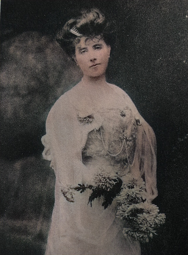 Elizabeth von Arnim 1896, färglagt foto