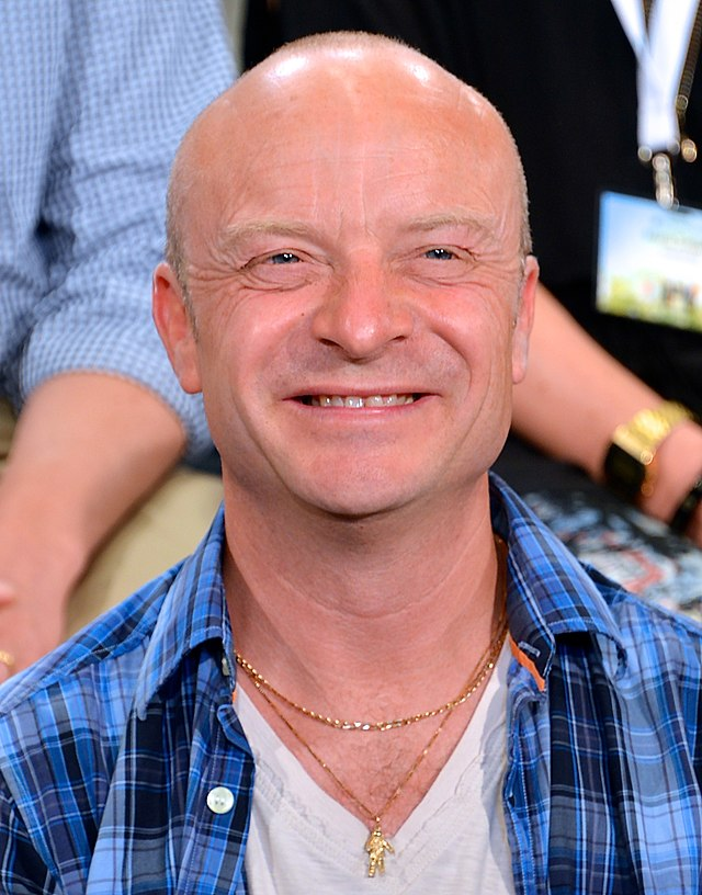 Sammanfattning av En komikers uppväxt av Jonas Gardell