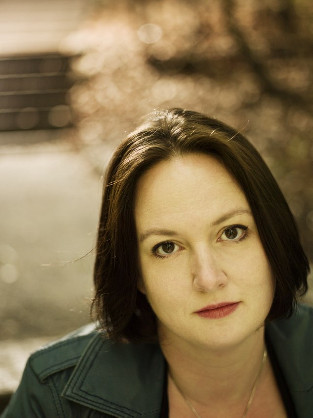 Sammanfattning av När hundarna kommer av Jessica Schiefauer